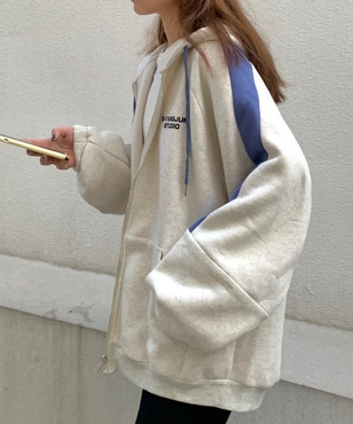 gossip！ロサンゼルス（ゴシップロサンゼルス）の「ラグラン袖カジュアルパーカー（パーカー・レディース・グレー/ライトグレー・FREE）」の9枚目の写真