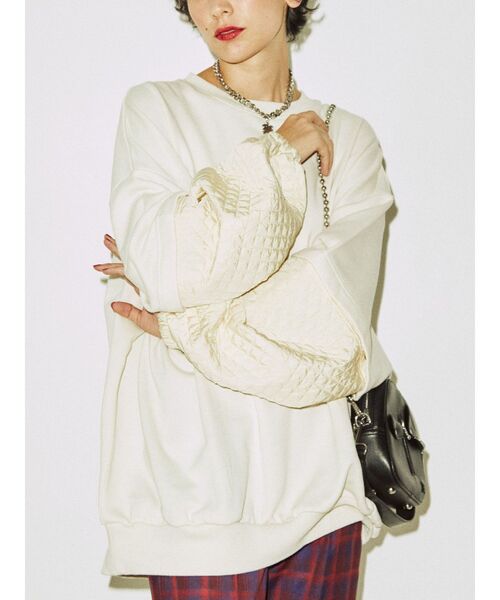 jouetie(ジュエティ)の「キルティングスリーブ2WAY スウェット(スウェット・レディース・ブラック/パープル/アイボリー・MEDIUM)」の6枚目の写真