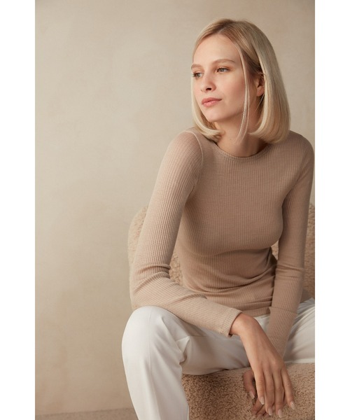 Intimissimi（インティミッシミ）の「ウール＆シルク ロングスリーブ ラウンドネックニット【暖かい チクチクしにくい リブ 薄手 ソフト 保温性 伸縮性 上品 丸首】（ニット/セーター・レディース・アイボリー/ブラック/レッド/ヘザーチャコール/ブルー/ライトベージュ/ダークウッド/ライトブラウン・S/M/L）」の7枚目の写真