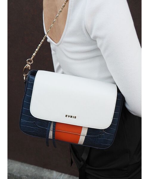 EVRIS（エヴリス）の「バイカラーチェーンスクエアBAG（ショルダーバッグ・レディース・ブラック/ブルー・FREE）」の16枚目の写真