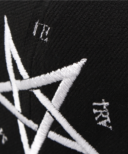 NO ID.(ノーアイディ)の「ペンタグラム刺繍CAP(キャップ・メンズ・ブラック・2/1)」の8枚目の写真