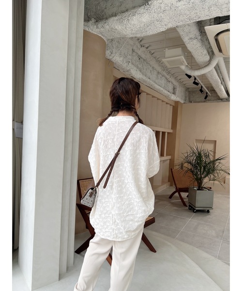 JUMELLE（ジュメロ）の「シャーリングオーバーカットトップ（Tシャツ/カットソー・レディース・アイボリー・MEDIUM）」の17枚目の写真