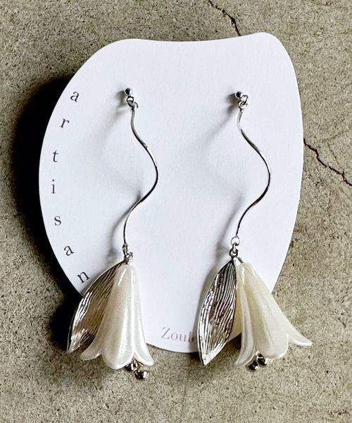 Zoule（ゾーラ）の「Zoule ゾーラ: Lily リリ- ユリ ピアス  