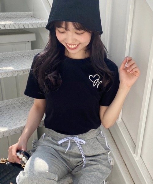 one after another NICE CLAUP（ワンアフターアナザーナイスクラップ）の「ガーリーにもカジュアルにも。ロゴアソートTシャツ（Tシャツ/カットソー・レディース・レッド/ピンク/ブラック/オフホワイト・FREE）」の3枚目の写真