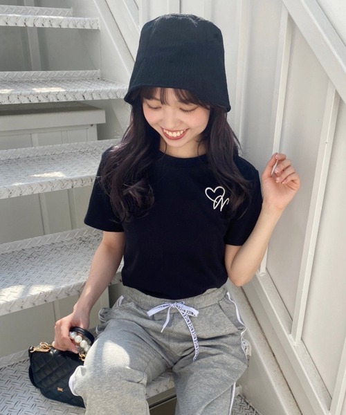 one after another NICE CLAUP（ワンアフターアナザーナイスクラップ）の「ガーリーにもカジュアルにも。ロゴアソートTシャツ（Tシャツ/カットソー・レディース・レッド/ピンク/ブラック/オフホワイト・FREE）」の12枚目の写真