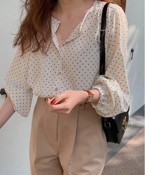 Chaco closet(チャコ クローゼット)の「ピンドットボリュームスリーブブラウス(シャツ/ブラウス・レディース・ブラック/アイボリー・FREE)」の1枚目の写真
