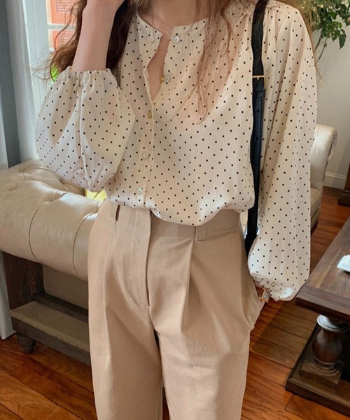 Chaco closet(チャコ クローゼット)の「ピンドットボリュームスリーブブラウス(シャツ/ブラウス・レディース・ブラック/アイボリー・FREE)」の13枚目の写真