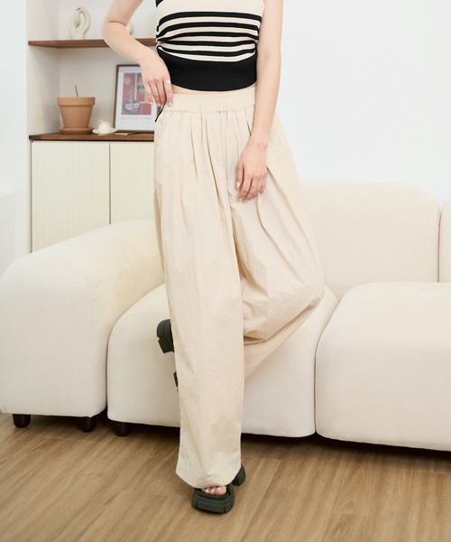 UNE MANSION(ユヌマンション)の「ウエストゴムピンタックルーズワイドワッシャーパンツ(スラックス・レディース・ライトカーキ/ベージュ/ブラック/カーキ/ピンク・FREE)」の2枚目の写真