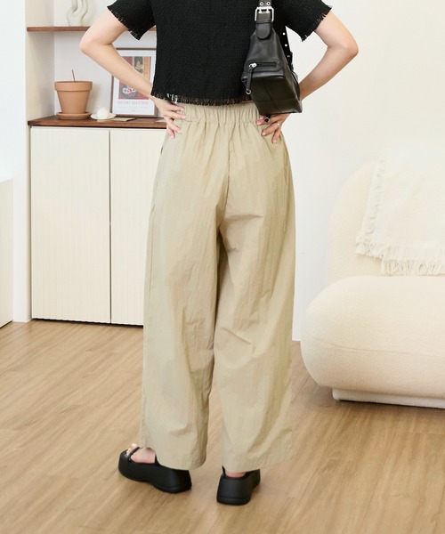 UNE MANSION(ユヌマンション)の「ウエストゴムピンタックルーズワイドワッシャーパンツ(スラックス・レディース・ライトカーキ/ベージュ/ブラック/カーキ/ピンク・FREE)」の17枚目の写真