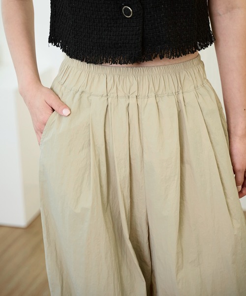 UNE MANSION(ユヌマンション)の「ウエストゴムピンタックルーズワイドワッシャーパンツ(スラックス・レディース・ライトカーキ/ベージュ/ブラック/カーキ/ピンク・FREE)」の20枚目の写真