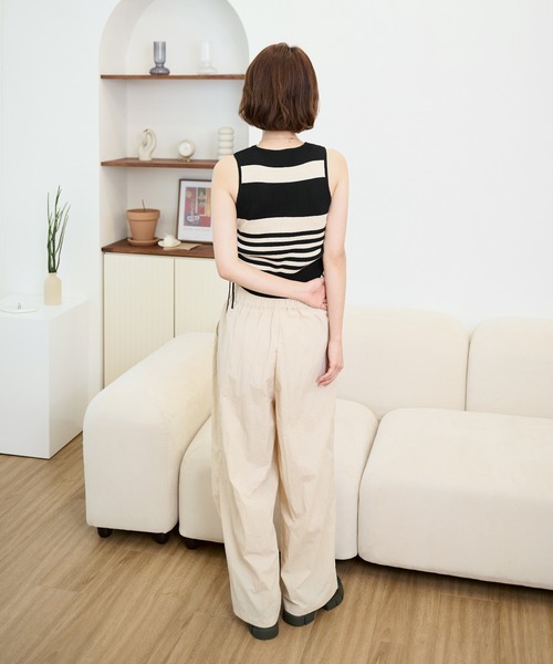 UNE MANSION(ユヌマンション)の「ウエストゴムピンタックルーズワイドワッシャーパンツ(スラックス・レディース・ライトカーキ/ベージュ/ブラック/カーキ/ピンク・FREE)」の14枚目の写真