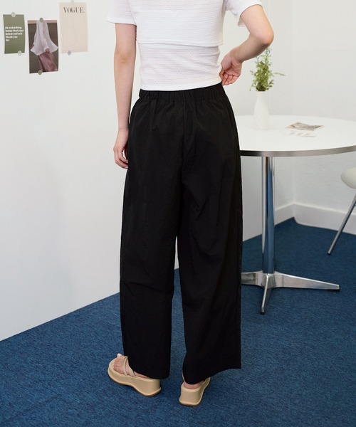 UNE MANSION(ユヌマンション)の「ウエストゴムピンタックルーズワイドワッシャーパンツ(スラックス・レディース・ライトカーキ/ベージュ/ブラック/カーキ/ピンク・FREE)」の22枚目の写真