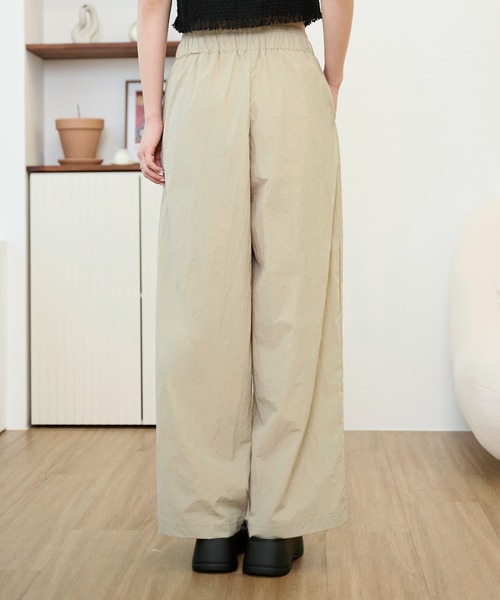 UNE MANSION(ユヌマンション)の「ウエストゴムピンタックルーズワイドワッシャーパンツ(スラックス・レディース・ライトカーキ/ベージュ/ブラック/カーキ/ピンク・FREE)」の16枚目の写真