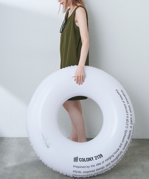 COLONY 2139（コロニートゥーワンスリーナイン）の「ロゴ入り浮き輪