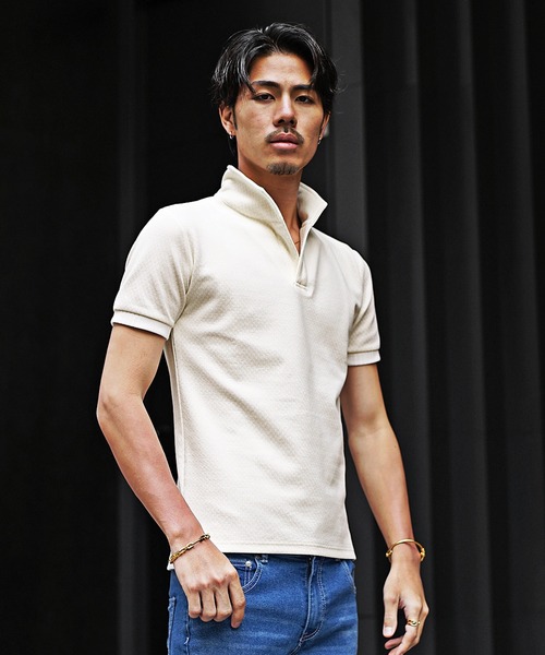 SOMEDIFF(サムディフ)の「【SOMEDIFF】総柄襟ワイヤーポロシャツ メンズ 半袖 トップス 涼しい 快適 総柄 モノトーン 襟 きれいめ スマート(ポロシャツ・メンズ・ホワイト×ブラック/ブラック×グレー/ホワイト・L/XL/M)」の4枚目の写真