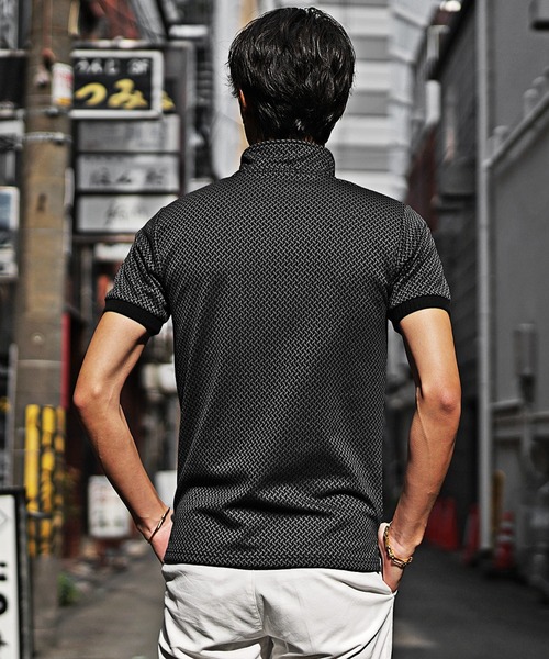 SOMEDIFF(サムディフ)の「【SOMEDIFF】総柄襟ワイヤーポロシャツ メンズ 半袖 トップス 涼しい 快適 総柄 モノトーン 襟 きれいめ スマート(ポロシャツ・メンズ・ホワイト×ブラック/ブラック×グレー/ホワイト・L/XL/M)」の12枚目の写真