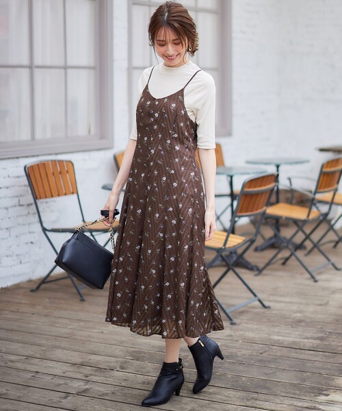 ANY SIS(エニィスィス)の「【2SET】フラワーキャミ ワンピース × リブインナー(ドレス・レディース・ダークブラウン系4/ブラック系4・3/2/1)」の3枚目の写真