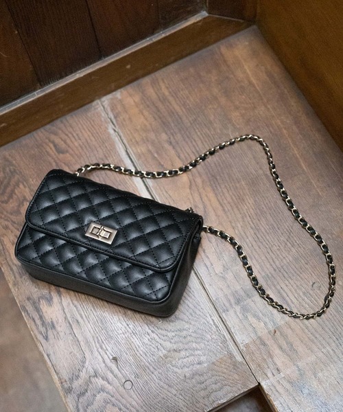 Andemiu(アンデミュウ)の「キルティングチェーンバッグ 965316(ショルダーバッグ・レディース・グレイッシュベージュ/ブラック/ベージュ/グリーン/マルチ・FREE)」の2枚目の写真