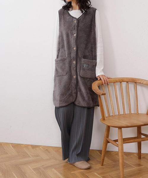 emesuelee（エメスーリー）の「ふわふわモフモフノーカラーロングボタンベスト（その他ルームウェア・レディース・ピンク/モカ/アイボリー/モスグリーン/ブルー/チャコールグレー・フリー）」の2枚目の写真