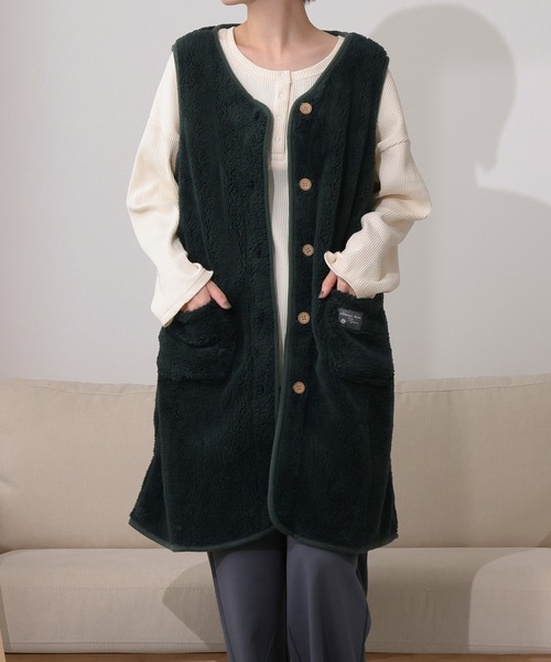 emesuelee（エメスーリー）の「ふわふわモフモフノーカラーロングボタンベスト（その他ルームウェア・レディース・ピンク/モカ/アイボリー/モスグリーン/ブルー/チャコールグレー・フリー）」の4枚目の写真