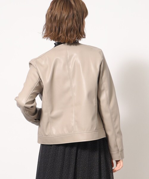 grove（グローブ）の「◆ミニマルなデザインで綺麗めに着こなせるライダースジャケット（ライダースジャケット・レディース・ブラック/ナチュラル・02/03/01/05/04）」の12枚目の写真