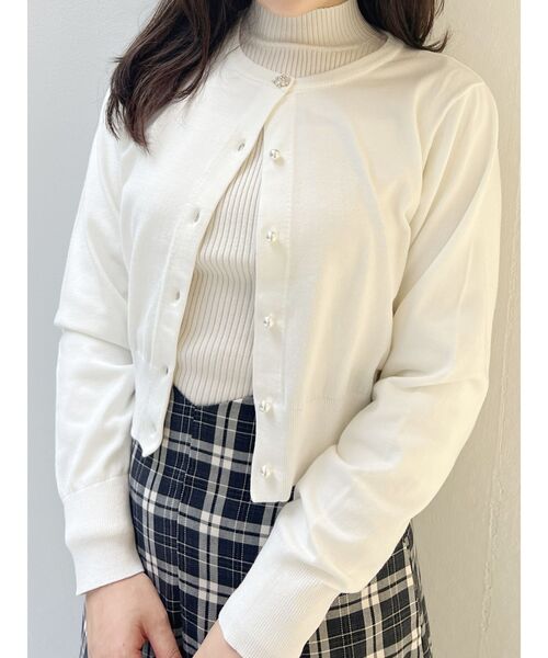 MERCURYDUO（マーキュリーデュオ）の「ビジューボタンニットカーディガン（カーディガン/ボレロ・レディース・ベージュ/ブラック/ネイビー/ピンク/ラベンダー/ライトブルー/オフホワイト・FREE）」の2枚目の写真