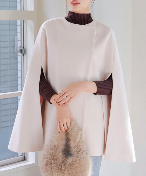 KOBE LETTUCE(コウベレタス)の「ケープコート(ノーカラーコート・レディース・ブラック/キャメル/ネイビー/杢グレー/アイボリー・M)」の2枚目の写真