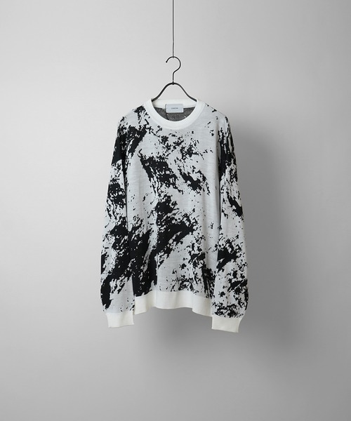 Confirm（コンファーム）の「ビッグシルエット ヘリンボーン柄 / ニュアンス柄 / 煙柄 プルオーバーニット【Confirm】（ニット/セーター・メンズ・ホワイト/ブルー/ブラック/ホワイト系その他/ブラック系その他/グレー系その他/ブルー系その他/ブラック系その他2/ホワイト系その他2/グリーン系その他2・M/L）」の4枚目の写真