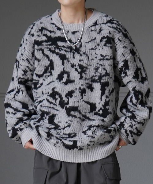Confirm（コンファーム）の「ビッグシルエット ヘリンボーン柄 / ニュアンス柄 / 煙柄 プルオーバーニット【Confirm】（ニット/セーター・メンズ・ホワイト/ブルー/ブラック/ホワイト系その他/ブラック系その他/グレー系その他/ブルー系その他/ブラック系その他2/ホワイト系その他2/グリーン系その他2・M/L）」の14枚目の写真