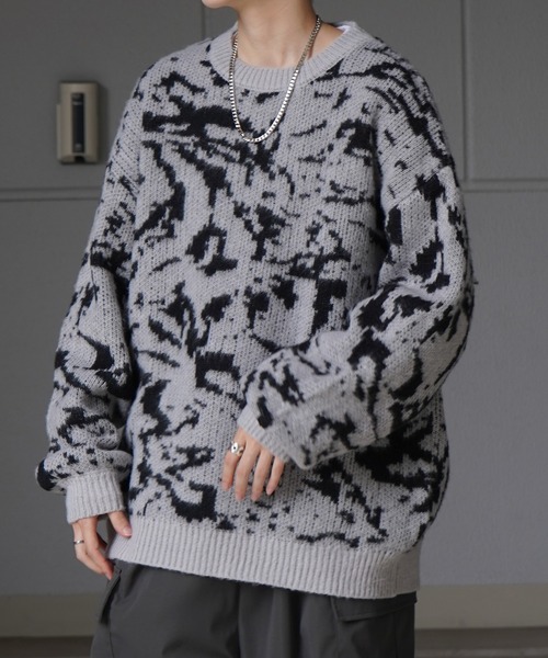 Confirm（コンファーム）の「ビッグシルエット ヘリンボーン柄 / ニュアンス柄 / 煙柄 プルオーバーニット【Confirm】（ニット/セーター・メンズ・ホワイト/ブルー/ブラック/ホワイト系その他/ブラック系その他/グレー系その他/ブルー系その他/ブラック系その他2/ホワイト系その他2/グリーン系その他2・M/L）」の17枚目の写真