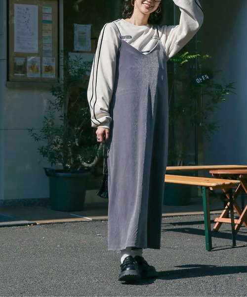 FREE'S MART（フリーズマート）の「ナローベロアＶネックキャミワンピース（ワンピース・レディース・モカ/グレー/ブラック・SMALL/MEDIUM）」の2枚目の写真