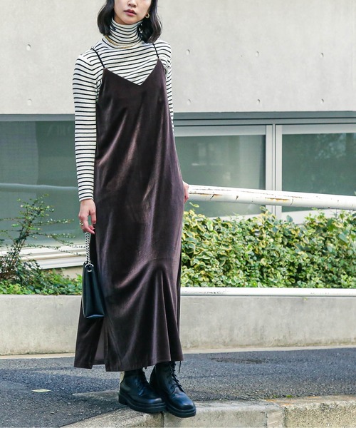 FREE'S MART（フリーズマート）の「ナローベロアＶネックキャミワンピース（ワンピース・レディース・モカ/グレー/ブラック・SMALL/MEDIUM）」の3枚目の写真