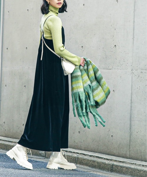 FREE'S MART（フリーズマート）の「ナローベロアＶネックキャミワンピース（ワンピース・レディース・モカ/グレー/ブラック・SMALL/MEDIUM）」の5枚目の写真