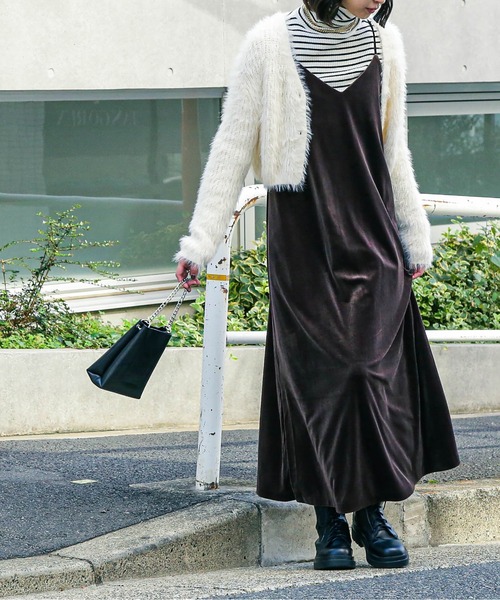 FREE'S MART（フリーズマート）の「ナローベロアＶネックキャミワンピース（ワンピース・レディース・モカ/グレー/ブラック・SMALL/MEDIUM）」の15枚目の写真