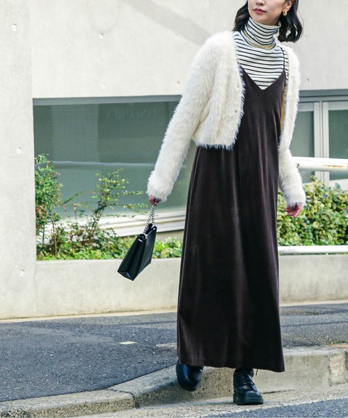 FREE'S MART（フリーズマート）の「ナローベロアＶネックキャミワンピース（ワンピース・レディース・モカ/グレー/ブラック・SMALL/MEDIUM）」の16枚目の写真