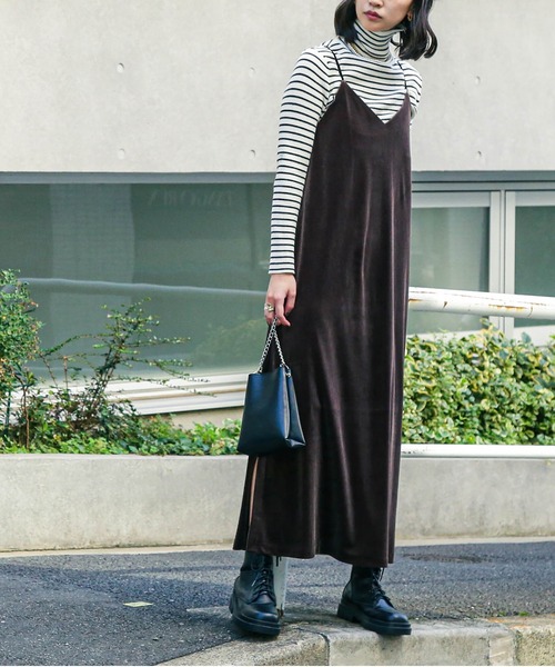 FREE'S MART（フリーズマート）の「ナローベロアＶネックキャミワンピース（ワンピース・レディース・モカ/グレー/ブラック・SMALL/MEDIUM）」の17枚目の写真