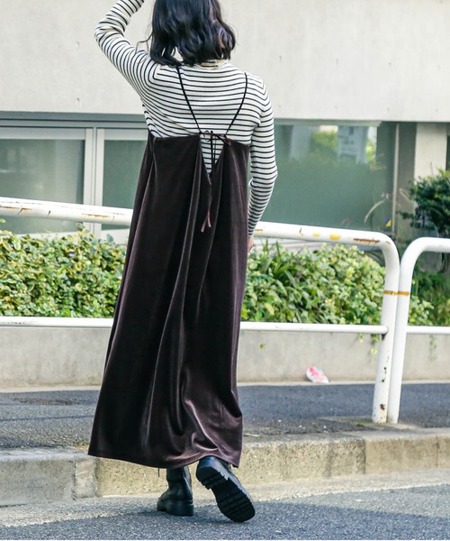 FREE'S MART（フリーズマート）の「ナローベロアＶネックキャミワンピース（ワンピース・レディース・モカ/グレー/ブラック・SMALL/MEDIUM）」の18枚目の写真