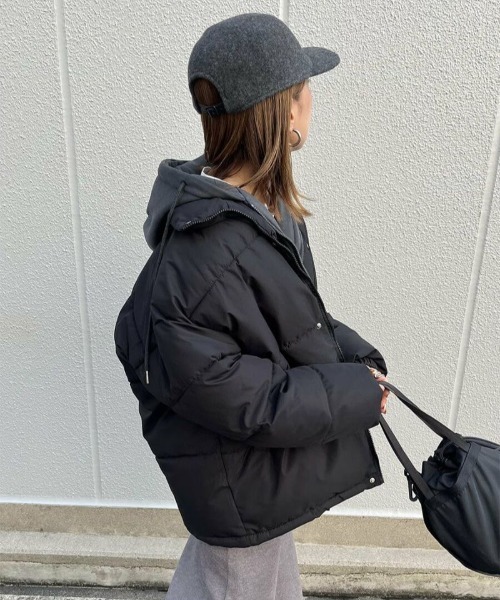 ISOOK(アイスー)の「レイヤードデザイン中綿ジャケット(yui select) / 中綿アウター レイヤード風 オーバージャケット(ダウンジャケット/コート・レディース・ブラック・FREE)」の4枚目の写真