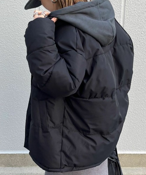ISOOK(アイスー)の「レイヤードデザイン中綿ジャケット(yui select) / 中綿アウター レイヤード風 オーバージャケット(ダウンジャケット/コート・レディース・ブラック・FREE)」の6枚目の写真