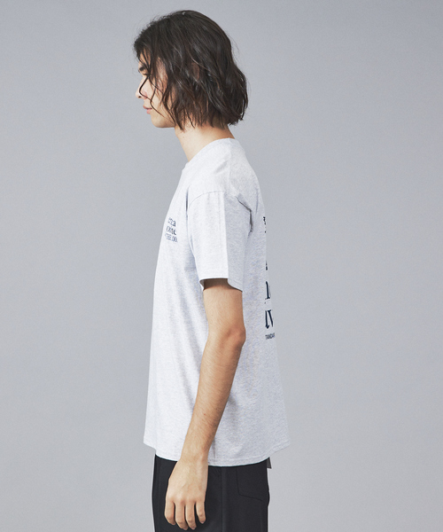 FRUIT OF THE LOOM（フルーツオブザルーム）の「【FRUIT OF THE LOOM】フロント＆バックプリント クルーネック ショートスリーブ Tシャツ（Tシャツ/カットソー・メンズ・グレー系その他/グレー/ブラック系その他/ホワイト/ホワイト系その他/ブラック・XL/L/M）」の9枚目の写真
