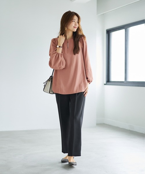 STYLE DELI(スタイルデリ)の「外せるパール付きチュニックブラウス(Tシャツ/カットソー・レディース・ダークブルー/ブラウン系その他/ピンク系その他・FREE)」の4枚目の写真