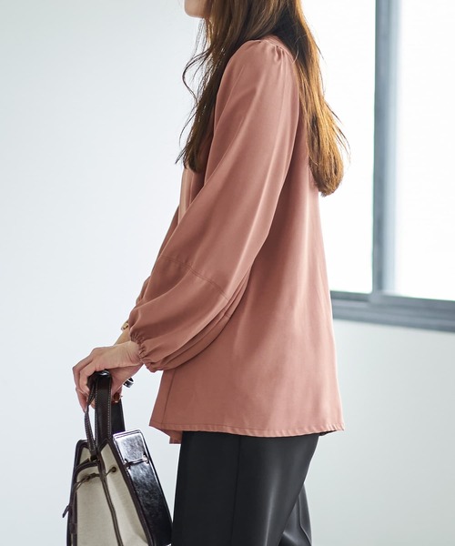 STYLE DELI(スタイルデリ)の「外せるパール付きチュニックブラウス(Tシャツ/カットソー・レディース・ダークブルー/ブラウン系その他/ピンク系その他・FREE)」の6枚目の写真