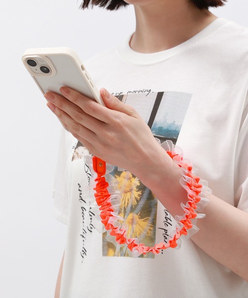 LAKOLE(ラコレ)の「チュールラッフルストラップ / 104902(スマホグッズ・レディース・ブラック/オレンジ/ライトグリーン・FREE)」の3枚目の写真