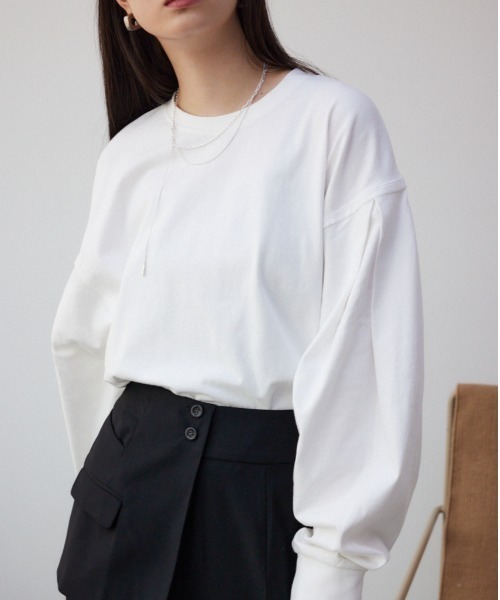 AZUL by moussy（アズールバイマウジー）の「スリーブタックロンT（Tシャツ/カットソー・レディース・ホワイト/ブルー/ブラック・FREE）」の2枚目の写真