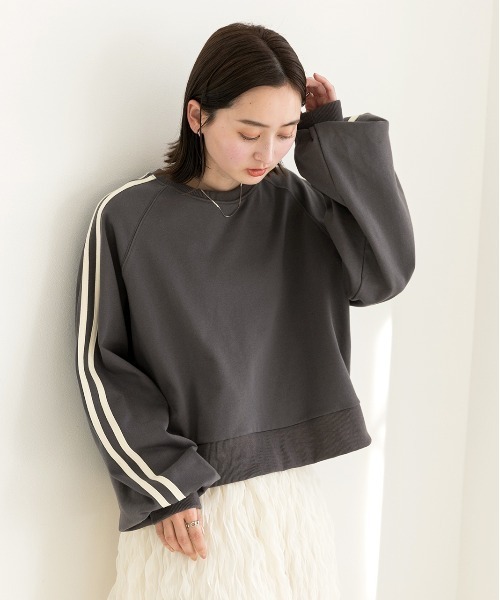 ad thie(アドティエ)の「ラグランスリーブ サイドラインプルオーバー(スウェット・レディース・アイボリー/オートミール/チャコール・FREE)」の6枚目の写真