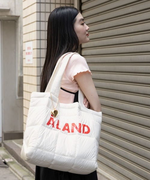 ALAND（エーランド）の「【UNISEX】ALAND／キルティングボストンバック（ボストンバッグ・レディース・ホワイト/ブラック/ネイビー・FREE）」の2枚目の写真
