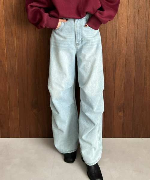 Olu.(オルドット)の「タックデニムパンツ(デニムパンツ・レディース・ライトブルー/ブルー・1/0)」の2枚目の写真