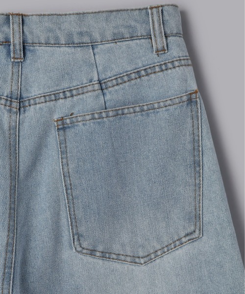 Olu.(オルドット)の「タックデニムパンツ(デニムパンツ・レディース・ライトブルー/ブルー・1/0)」の4枚目の写真