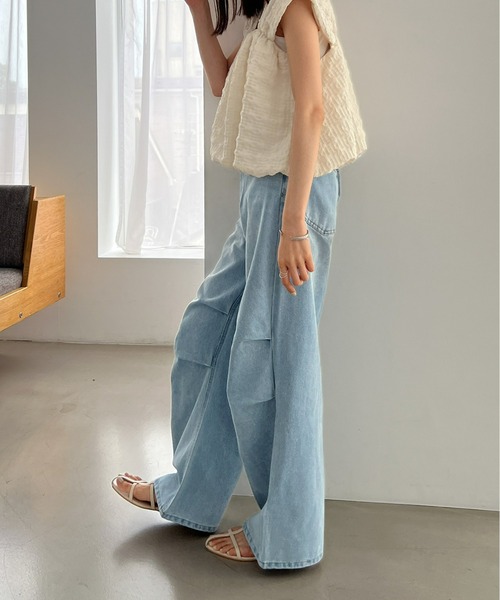 Olu.(オルドット)の「タックデニムパンツ(デニムパンツ・レディース・ライトブルー/ブルー・1/0)」の15枚目の写真