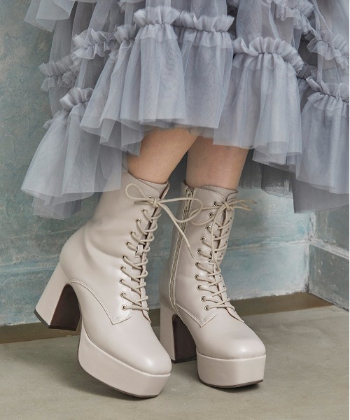 byあしながおじさん(バイアシナガオジサン)の「poyo / byあしながおじさん │ レースアップブーツ(ブーツ・レディース・ダークブラウン/ライトグレー/ブラック/アイボリー・22.5cm/23.0cm/23.5cm/24.0cm/24.5cm)」の14枚目の写真